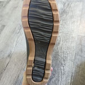 Size 10 women's Kamik waterproof ankle boots